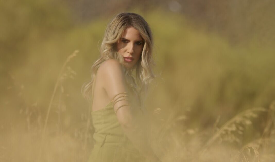 Κωνσταντίνα Λουλάκη: Κάνει το ντεμπούτο της στη δισκογραφία με το “Ανά Πάσα Στιγμή”